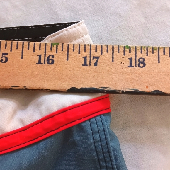 Quicksilver Board Shorts 34 Pocket and Hook & Loop Fly Surf Beach - Picture 11 of 12